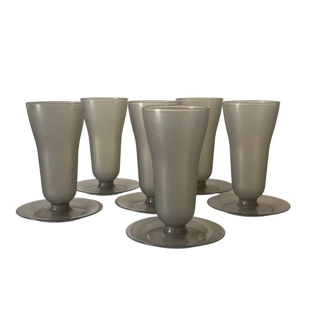 Tupperware grey sundae cups parfait  lot of 6 cups and attachable bases 5.5 x4in